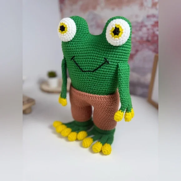 Handcrafted Leo The Green Frog Crochet Amigurumi - Picture 11 of 11